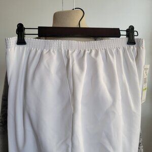 Alfred Dunner Proportioned White Short Pants (Size: 18 W)